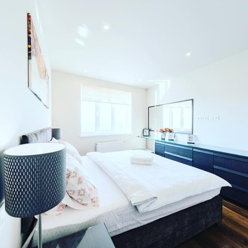Apartment роскошная 3к 125м2. 22 этаж. набережная. дрим таун.